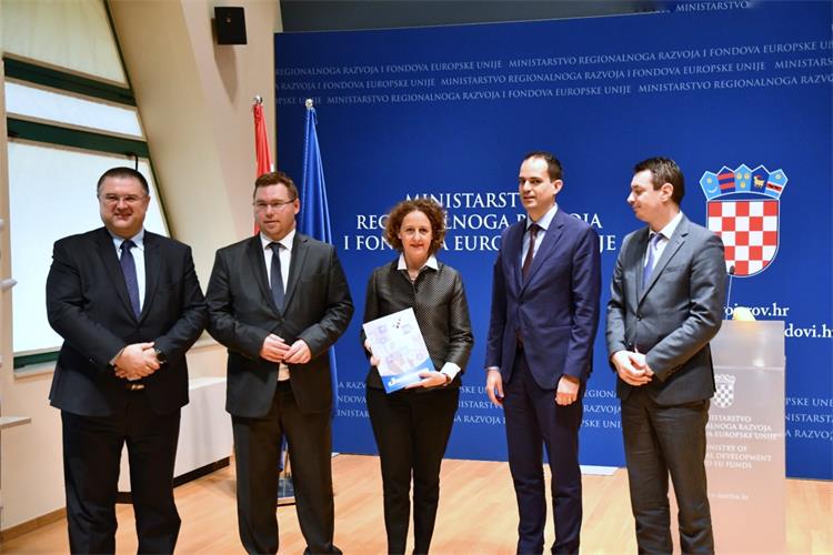 Slika /arhiva/Foto_2019/Uručivanje ugovora projekt e-Kultura/DSC_3804-01.jpeg